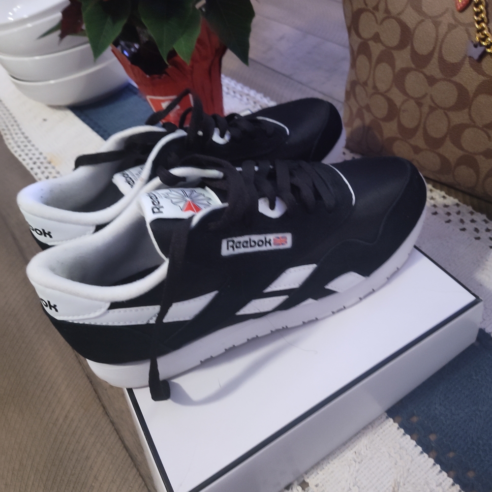 Reebok Men's Black and White Sneakers